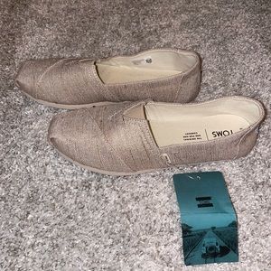 TOMS Women’s Size 8.5 Tan/Gold Slip Ons